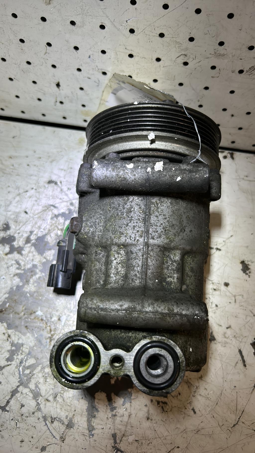 Compresseur clim FORD FIESTA 5 PHASE 2 Diesel - 1