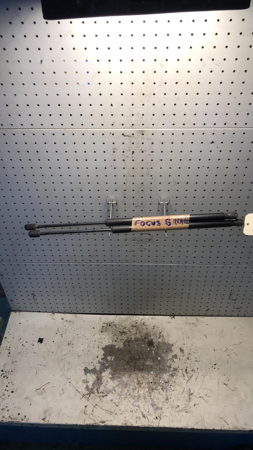 Verin de coffre FORD FOCUS 3 PHASE 1 BREAK  - 1