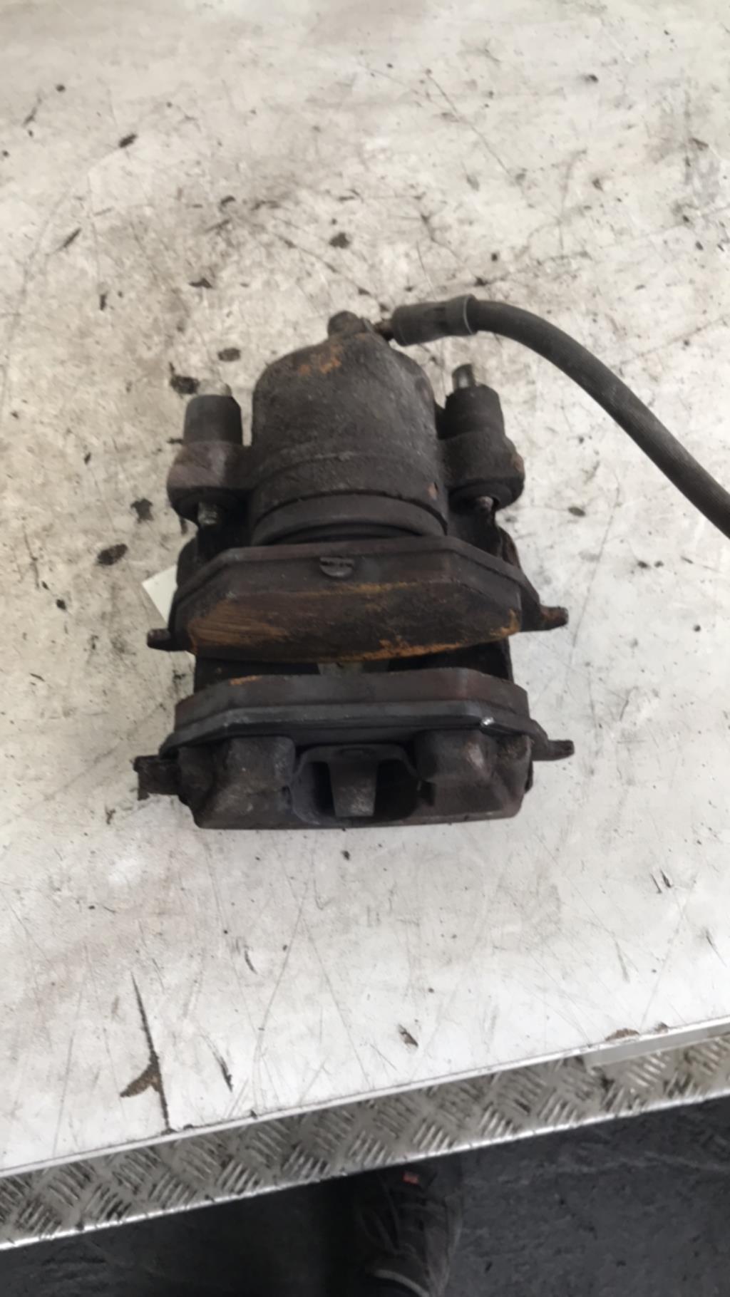 Etrier avant droit (freinage) VOLKSWAGEN FOX Essence - 1