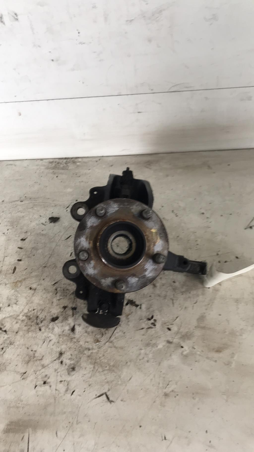 Moyeu avant gauche FORD FOCUS 2 PHASE 2  - 1