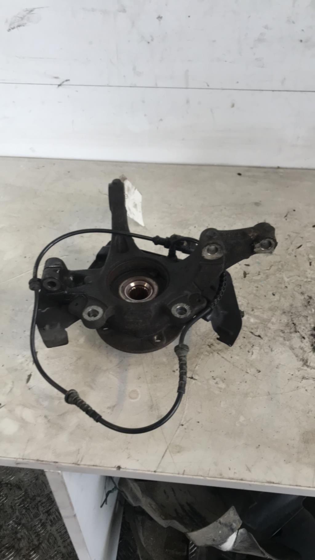 Moyeu avant gauche ALFA ROMEO MITO PHASE 1 Essence - 1