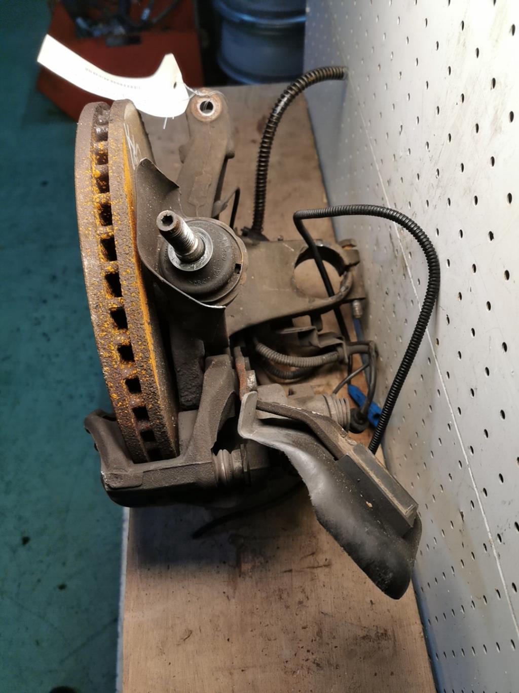 Moyeu avant gauche CITROEN C5 1 PHASE 2 Diesel - 1