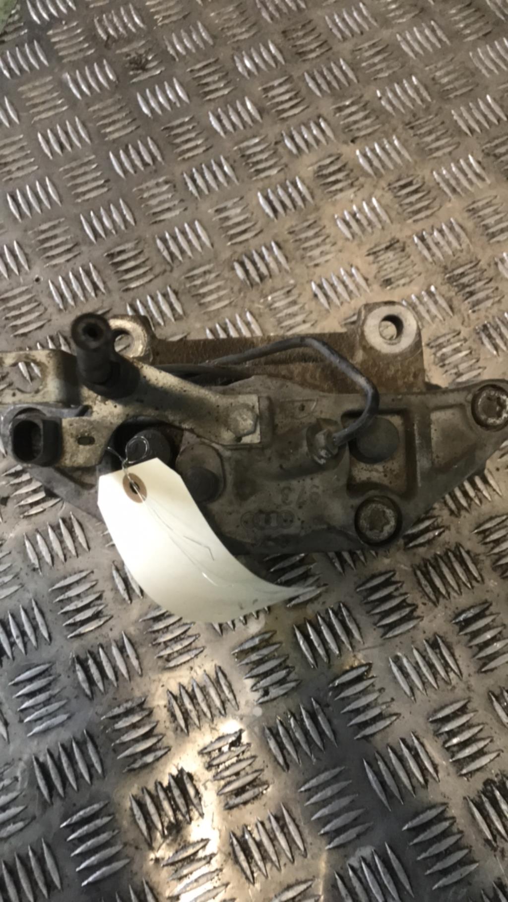 Etrier avant gauche (freinage) AUDI A4 2  - 1