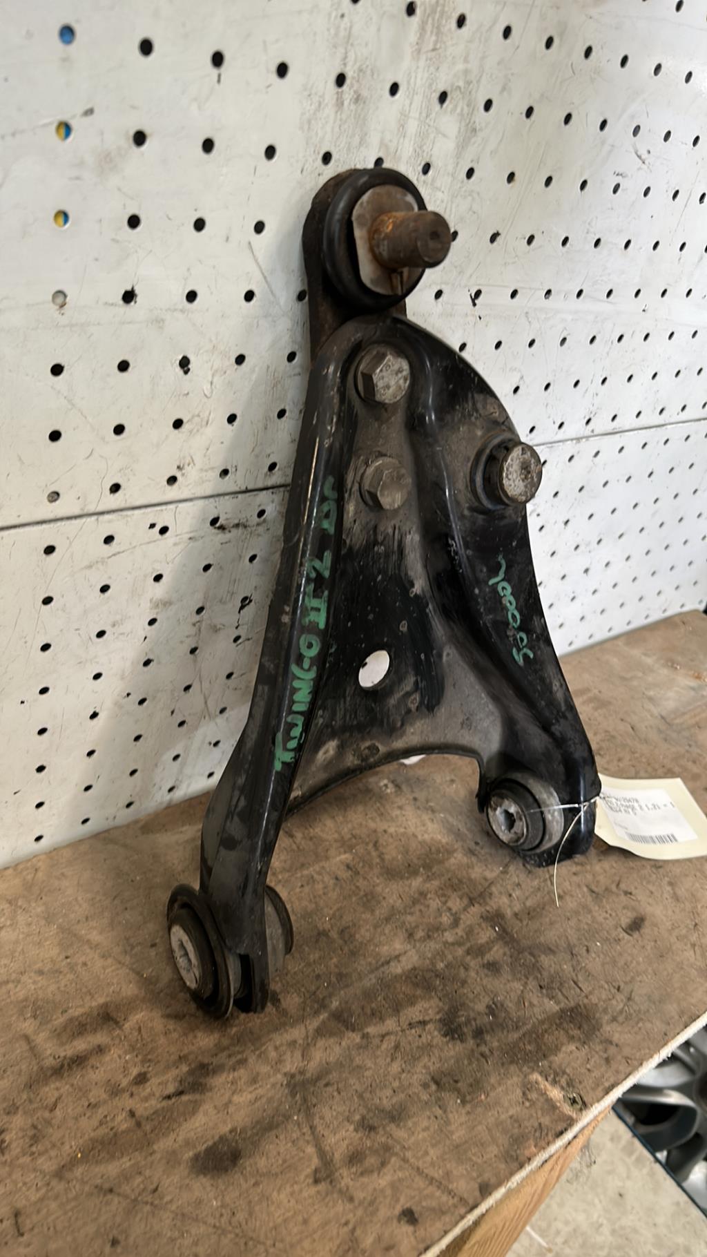 Triangle avant droit RENAULT TWINGO 2 PHASE 2 Essence - 1