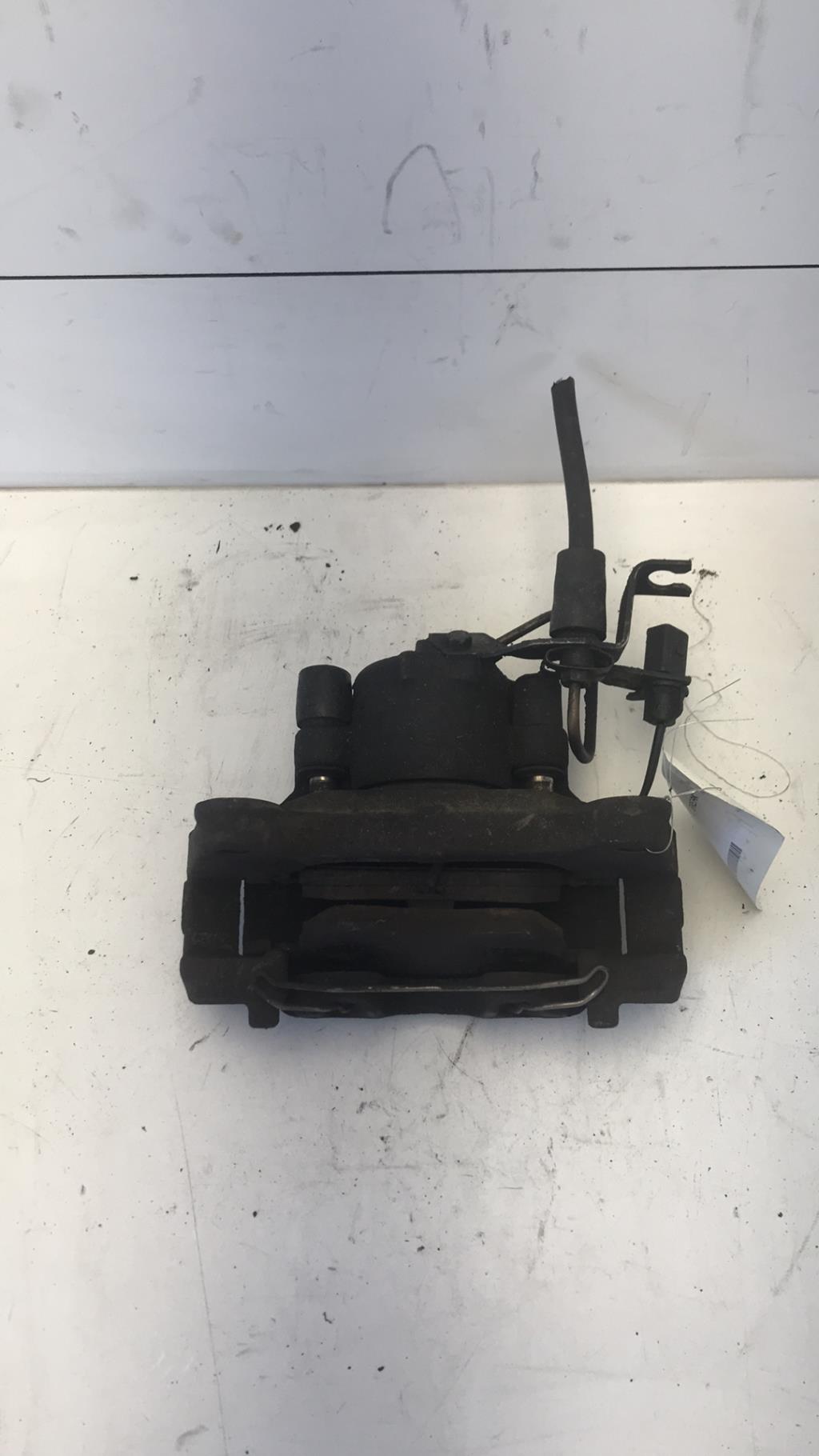 Etrier avant gauche (freinage) AUDI A6 2 AVANT PHASE 1 BREAK  - 1