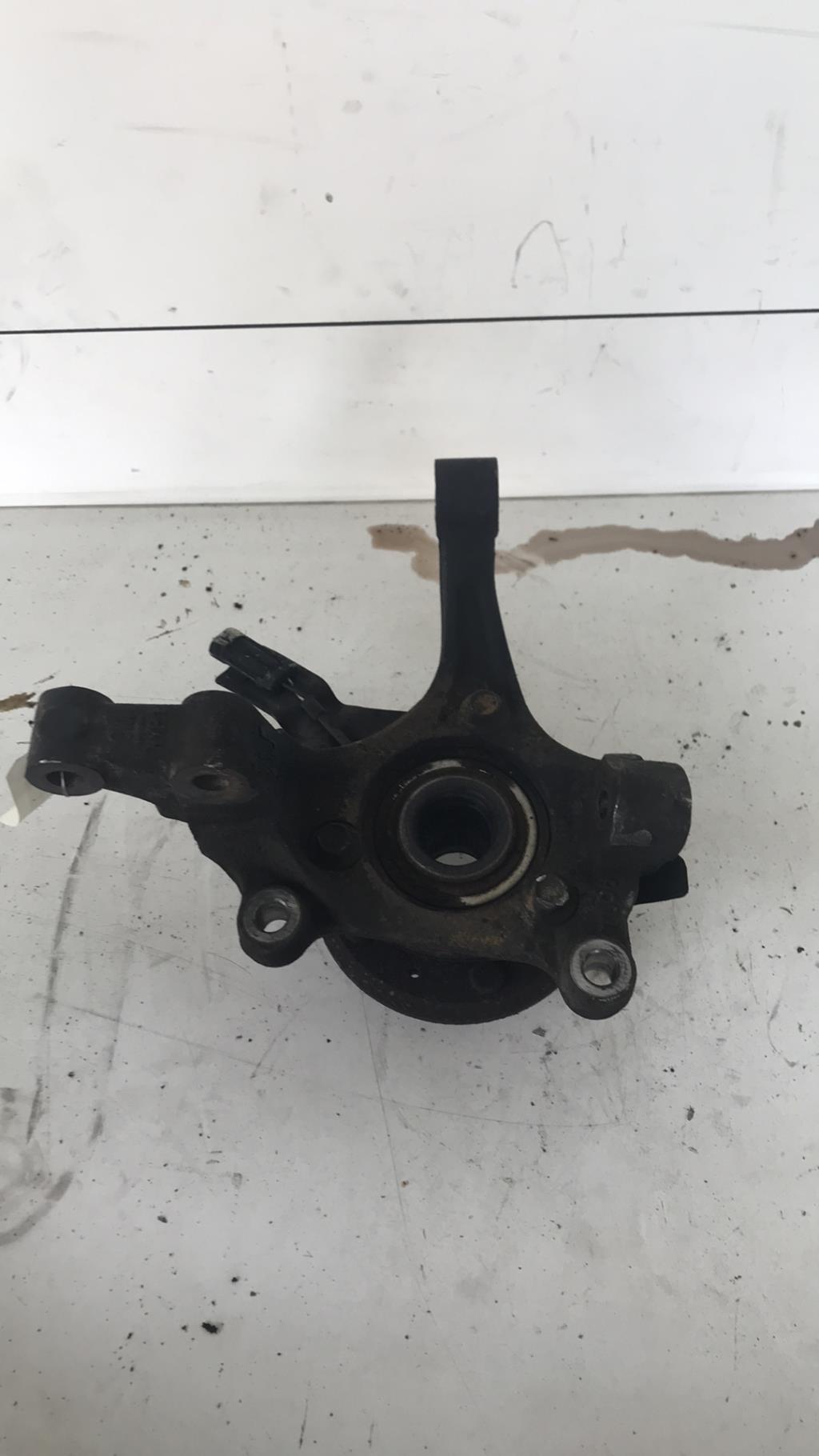 Moyeu avant gauche CHEVROLET CAPTIVA PHASE 1 Diesel - 1