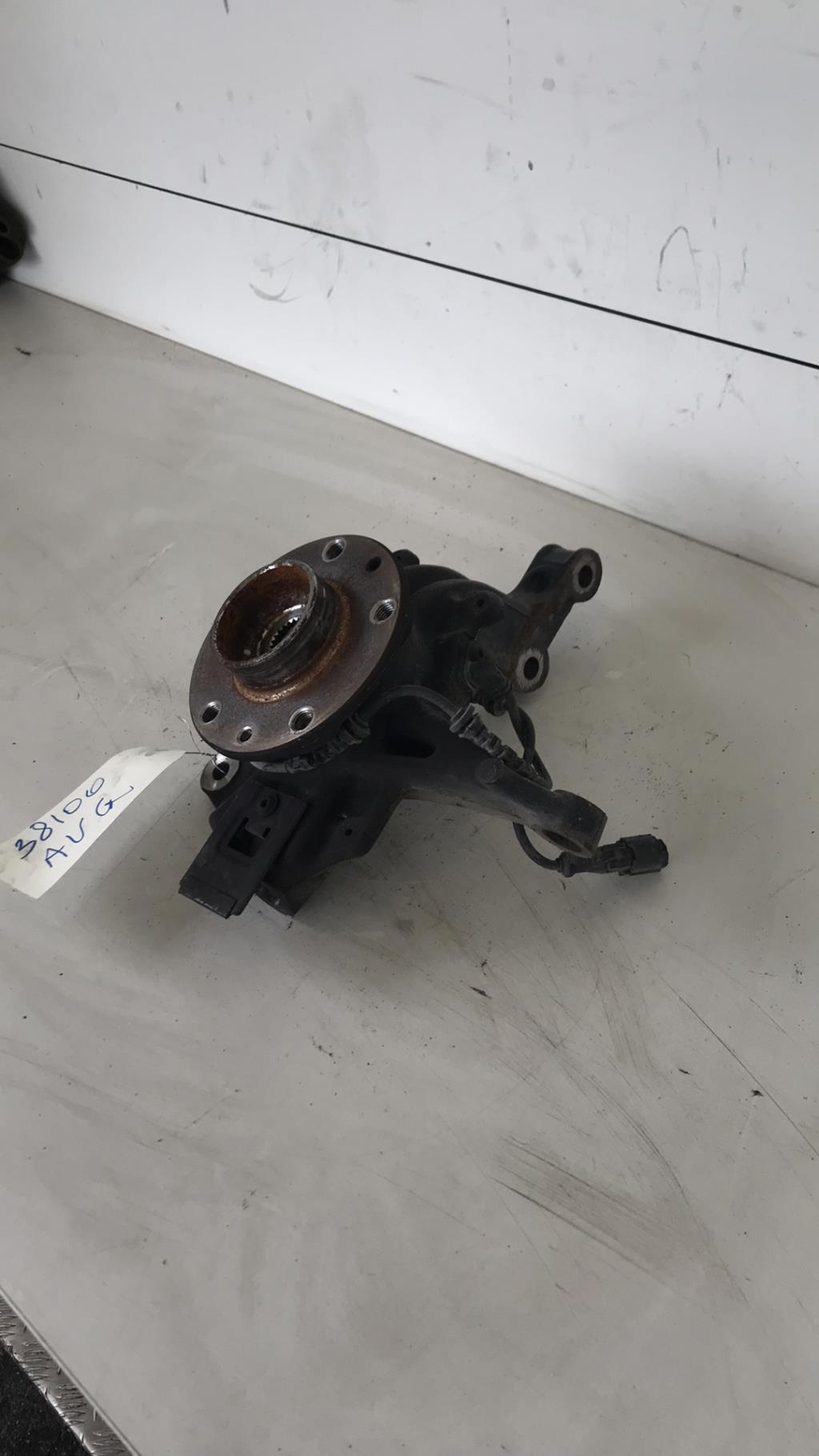 Moyeu avant gauche RENAULT MEGANE 3 PHASE 3 Essence - 1