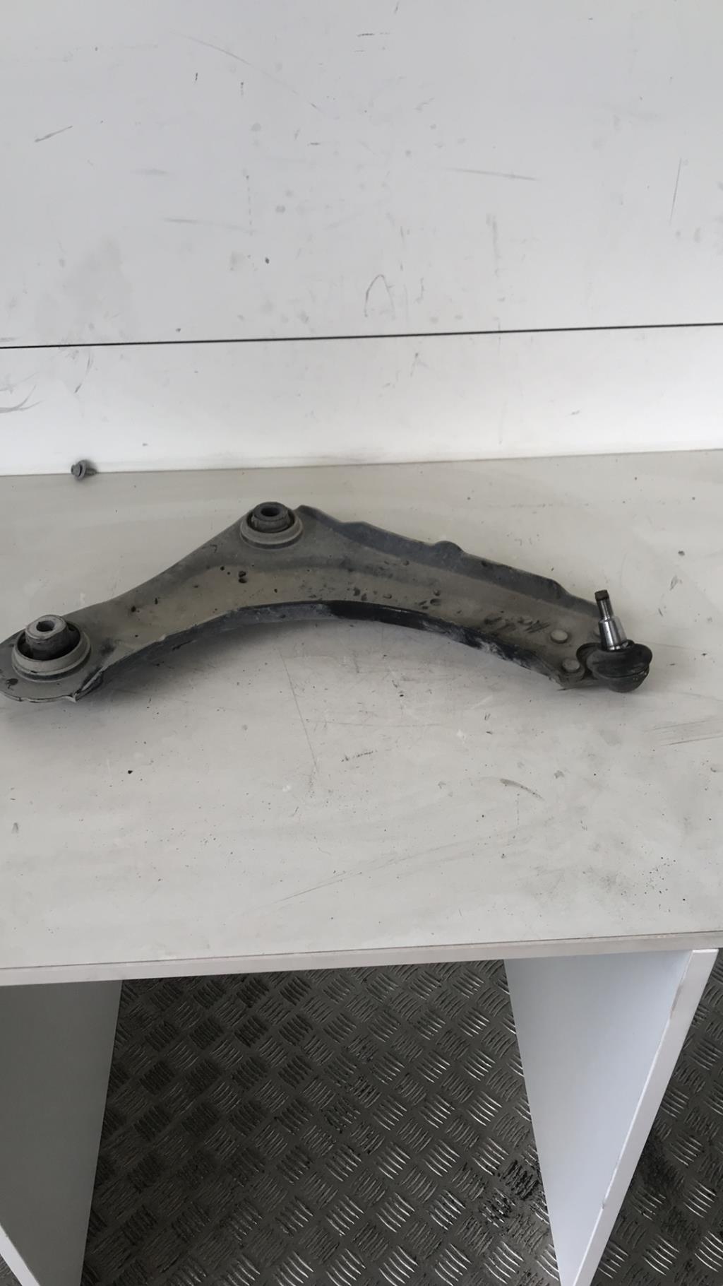Triangle avant droit RENAULT MEGANE 3 PHASE 3 Essence - 1