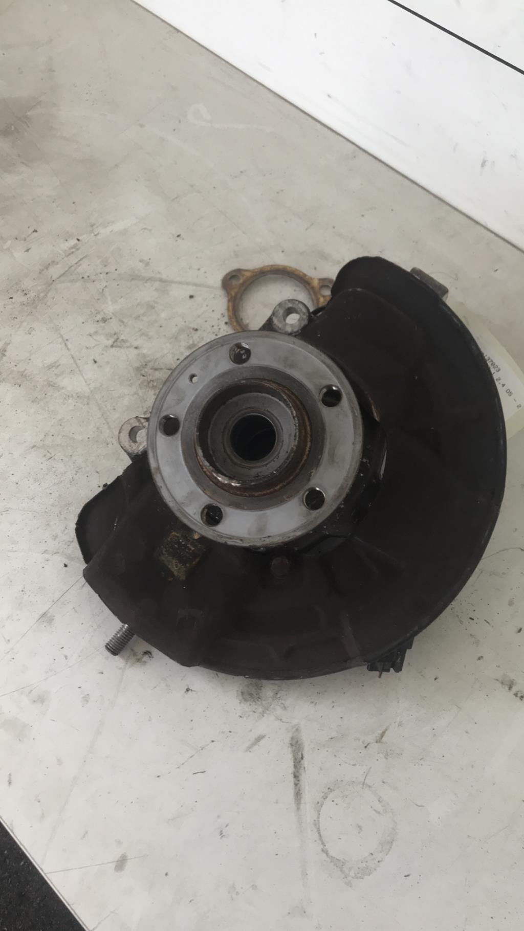 Moyeu avant gauche VOLVO S 60 1 PHASE 1 Diesel - 1