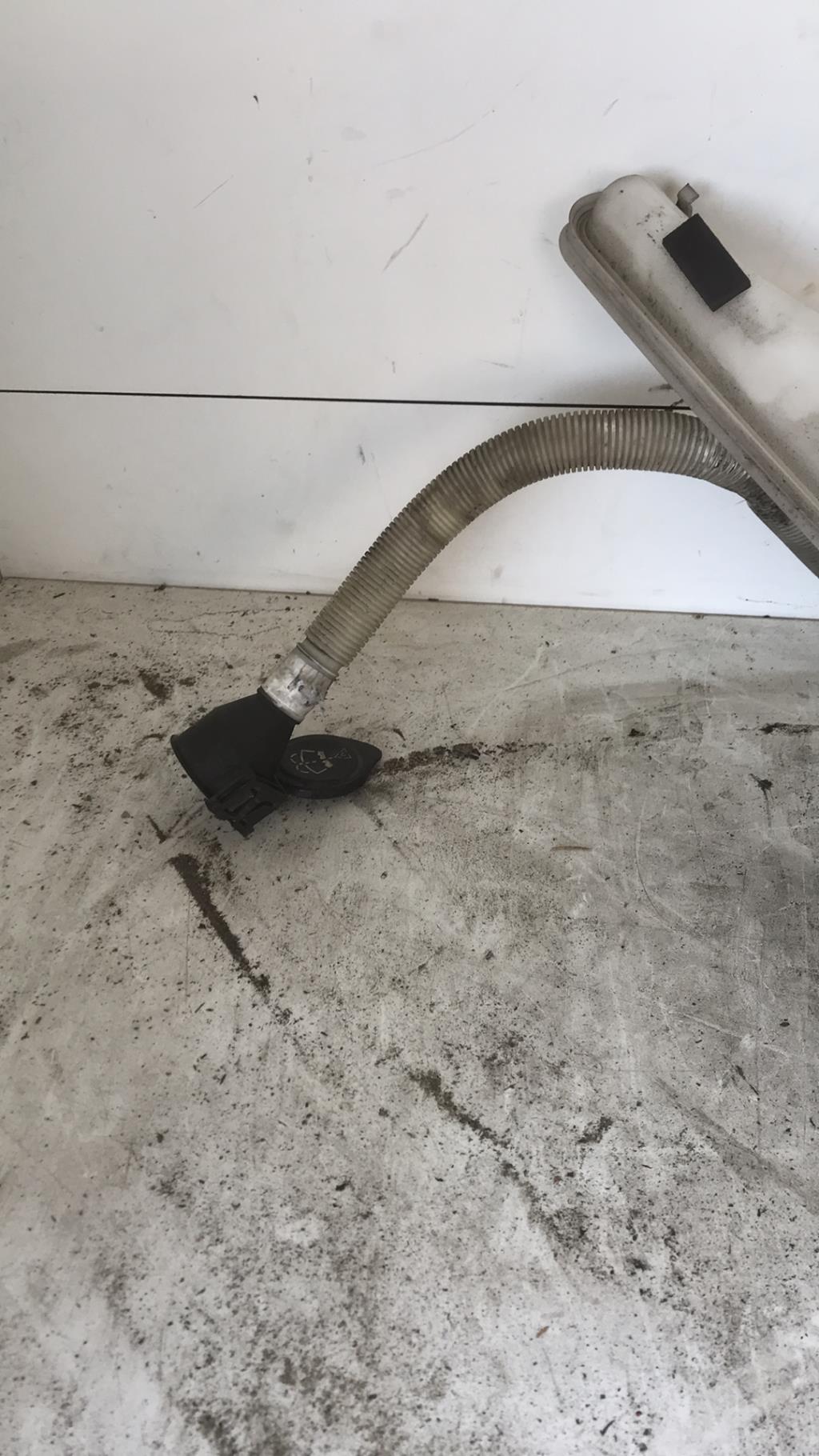 Vase de lave glace BMW SERIE 1 E81 Diesel - 1