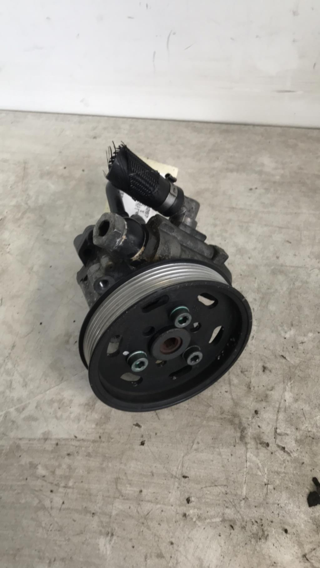Pompe de direction AUDI A6 3 PHASE 1 Diesel - 1
