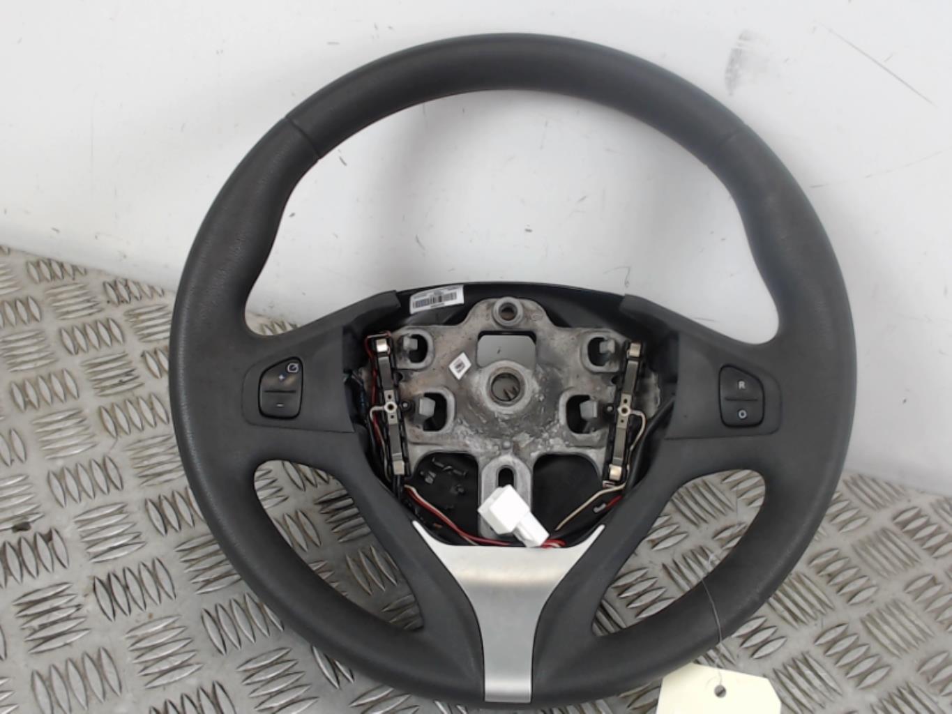 Volant RENAULT CLIO 4 PHASE 1 BREAK Diesel - 1