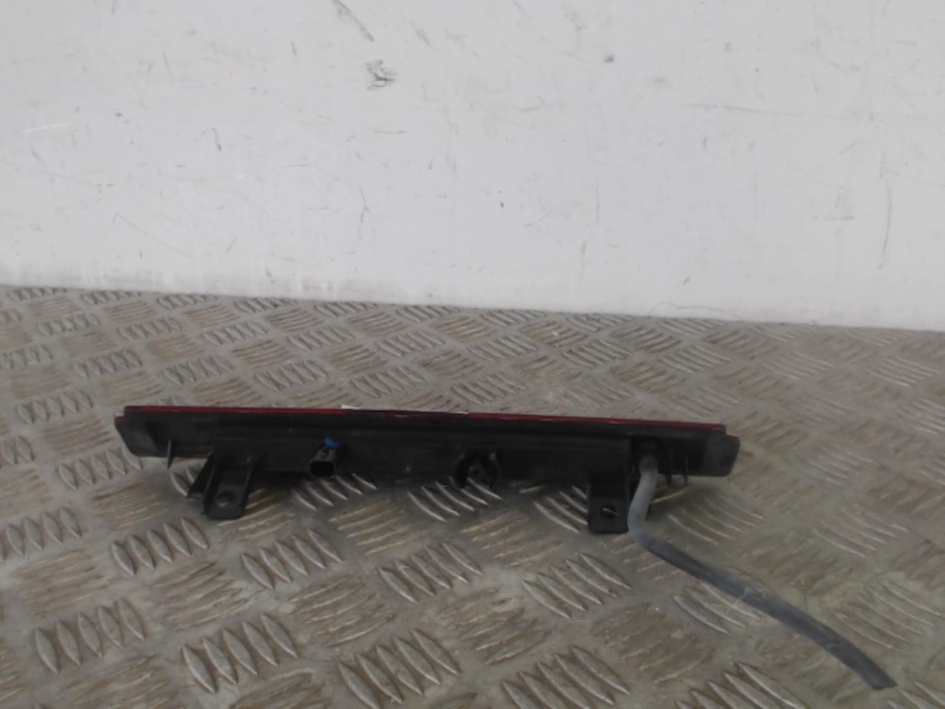 Feu arriere stop central RENAULT CLIO 4 PHASE 1 BREAK Diesel - 1