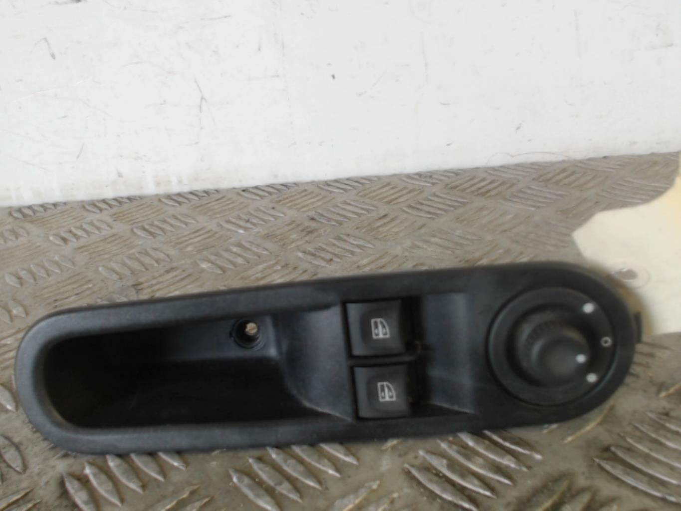Interrupteur de leve vitre RENAULT TWINGO 3 Essence - 1