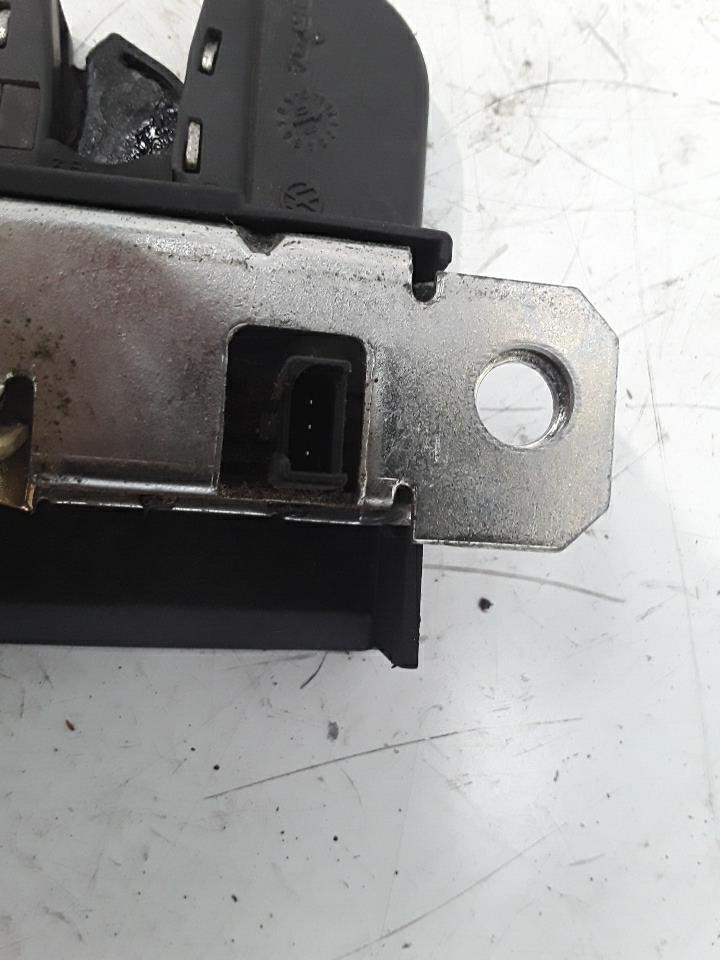 Serrure de coffre VOLKSWAGEN POLO 4 PHASE 1 Essence - 1
