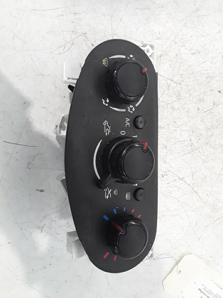 Commande chauffage RENAULT TWINGO 3 PHASE 1 Essence - 1