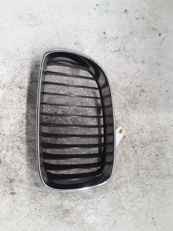 Calandre gauche BMW SERIE 1 E87 PHASE 2 Diesel - 1