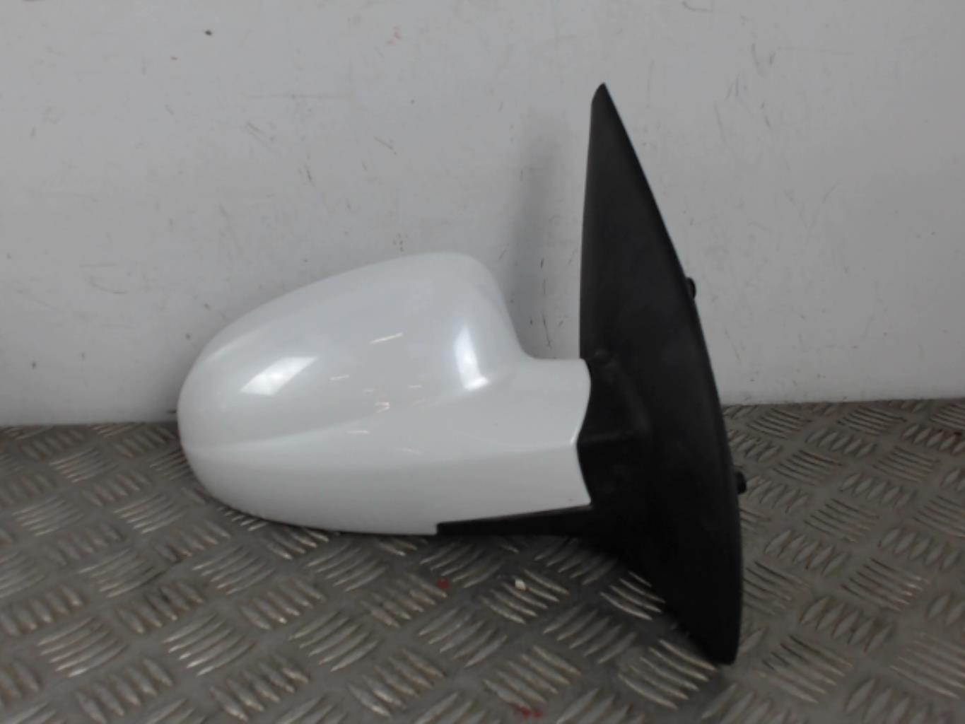 Retrovisor derecho CHEVROLET AVEO 1 Gasolina - 1