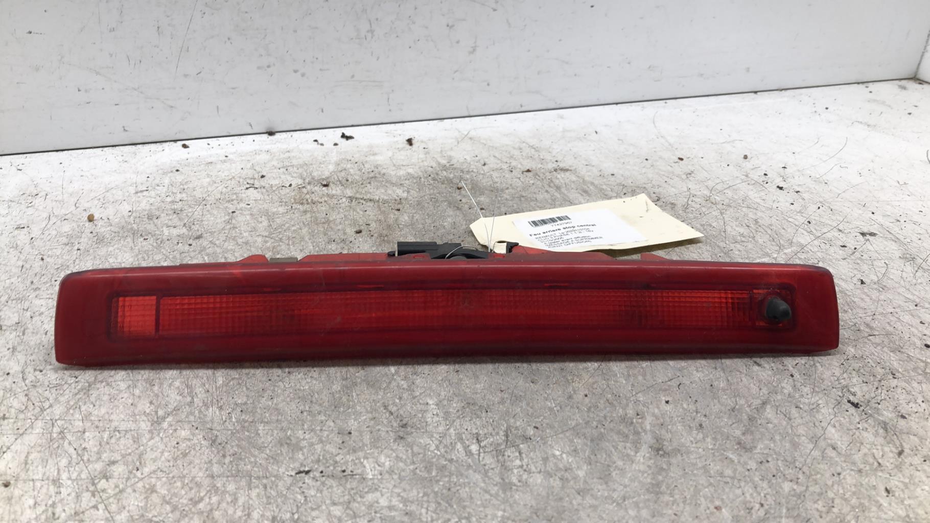 Feu arriere stop central RENAULT CLIO 3 PHASE 1 Essence - 1