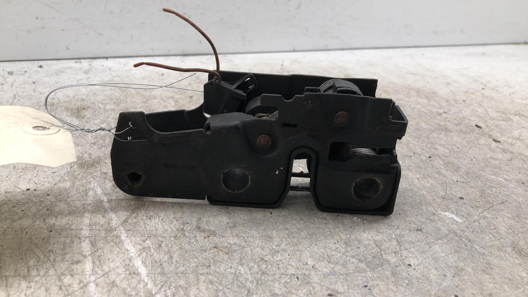 Serrure de capot VOLKSWAGEN GOLF PLUS PHASE 1 Diesel - 1