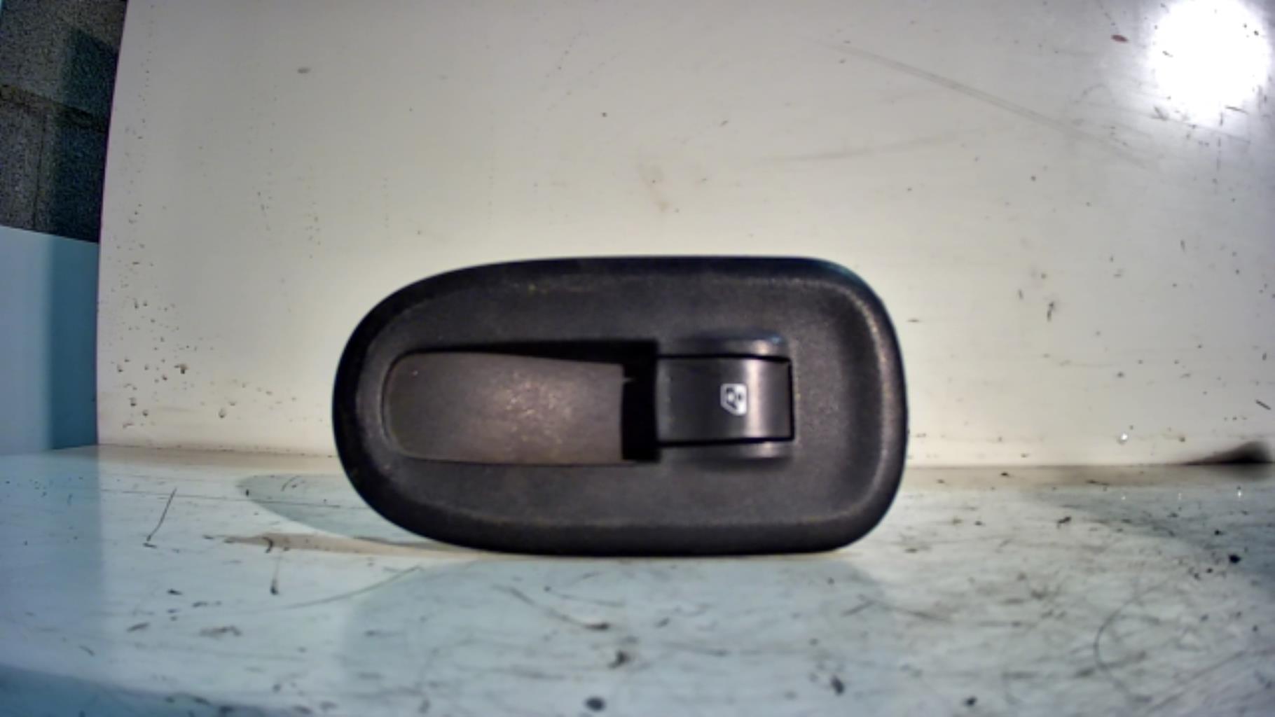 Interrupteur de leve vitre avant droit RENAULT MASTER 3 PHASE 1 Diesel - 1