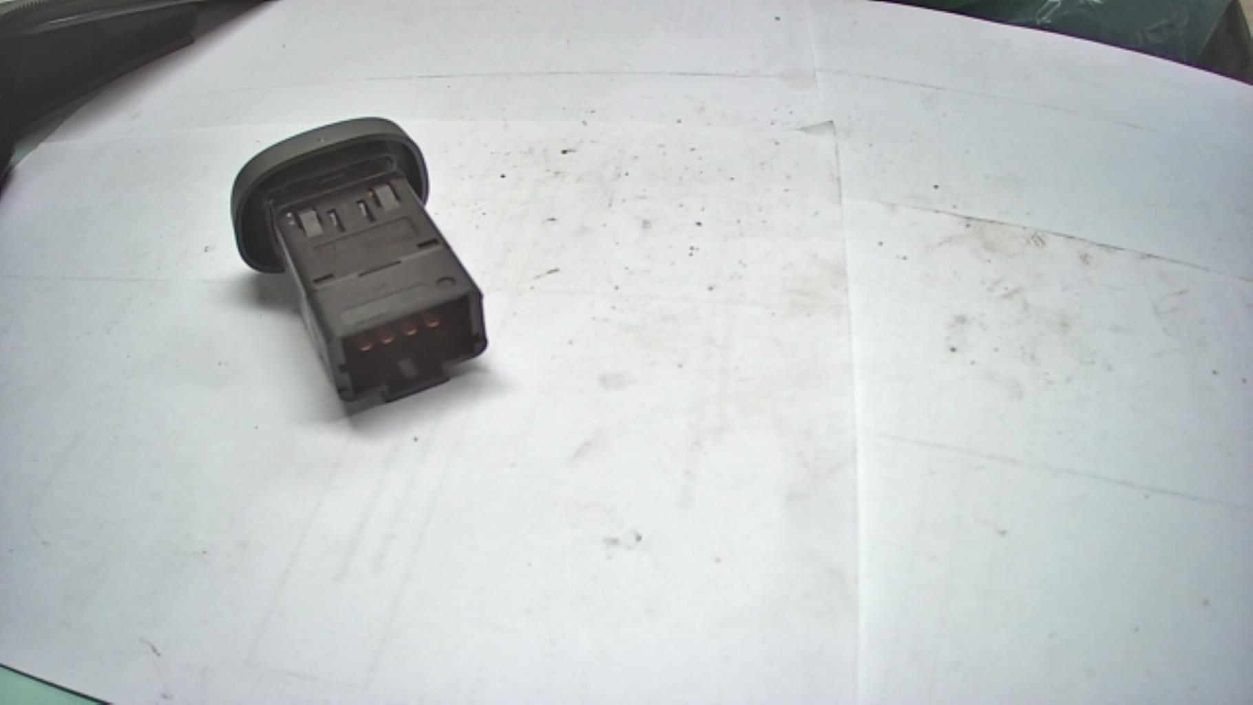 Bouton de warning RENAULT CLIO 2 PHASE 2 Diesel - 1
