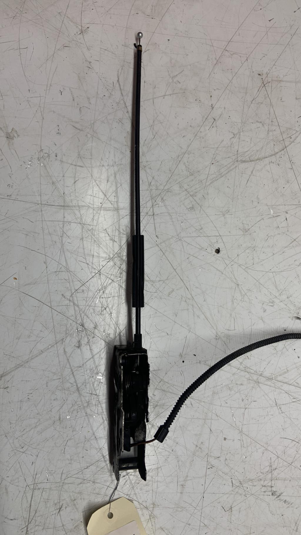 Serrure de capot VOLKSWAGEN GOLF PLUS PHASE 2 Diesel - 1