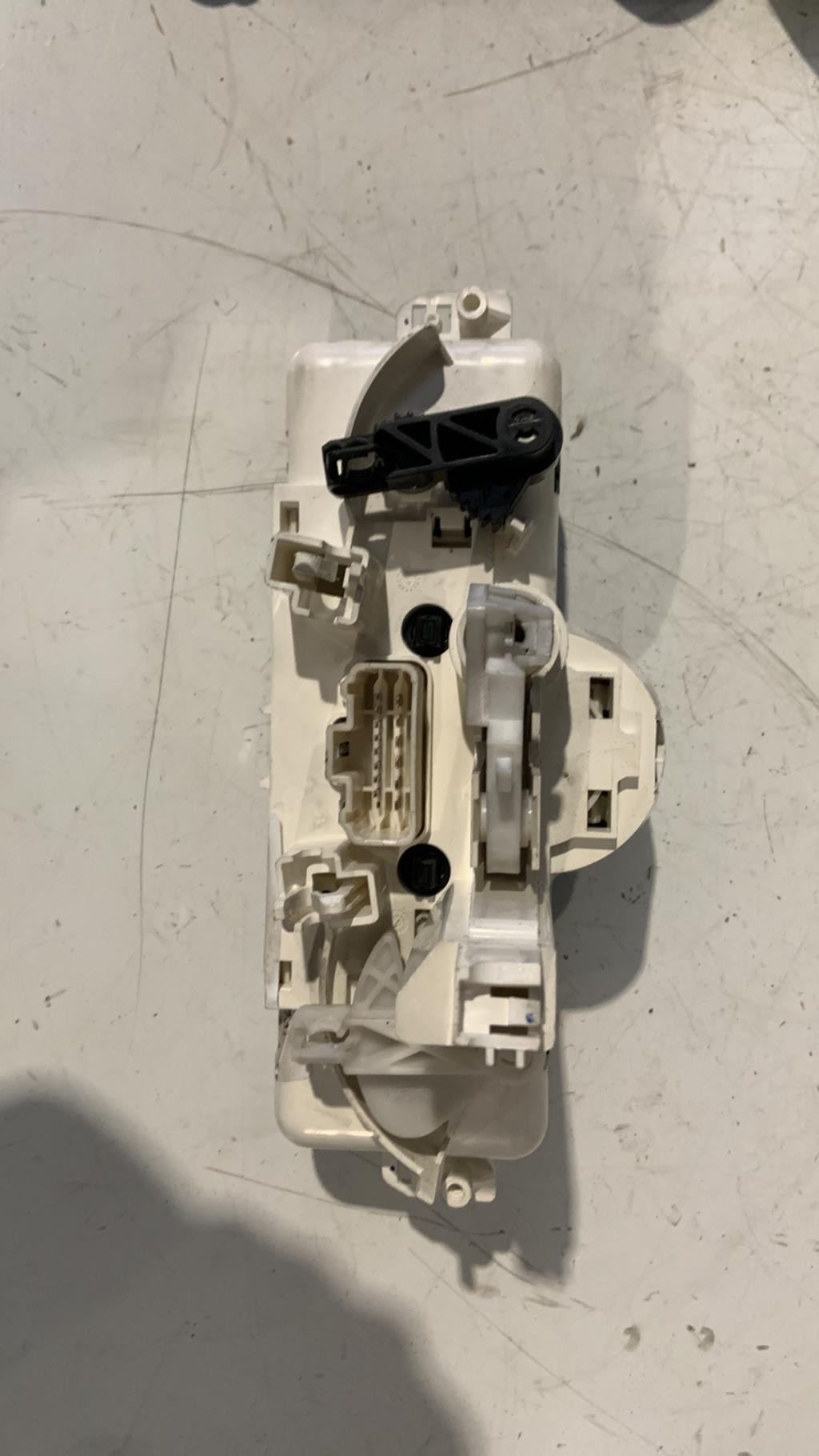 Commande chauffage RENAULT MODUS PHASE 1 Essence - 1