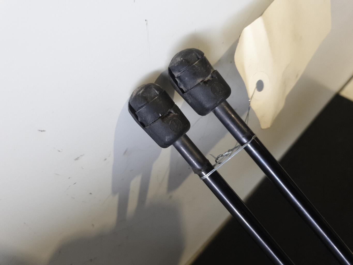 Verin de coffre OPEL MERIVA B PHASE 1 Diesel - 1