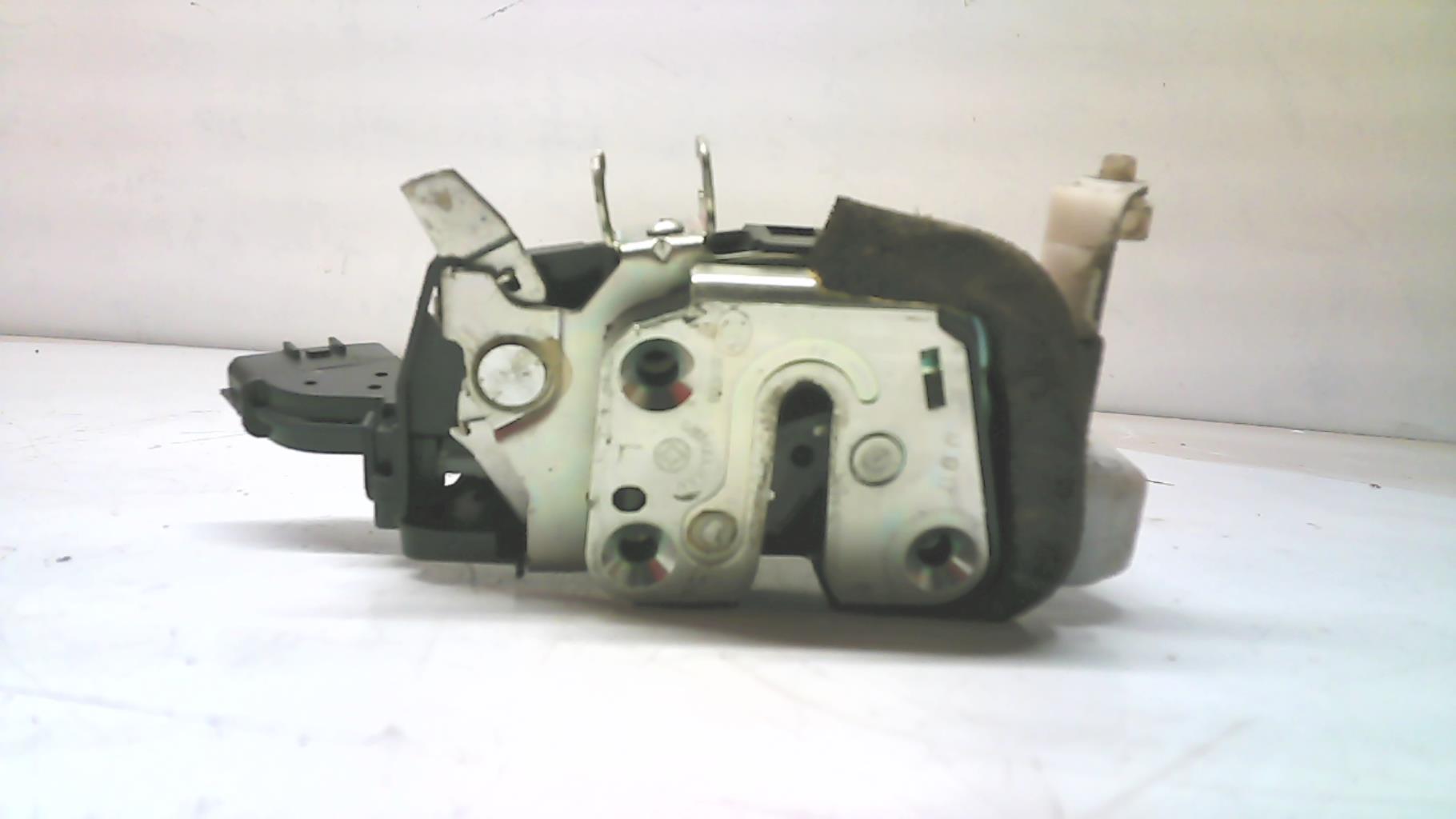 Serrure avant gauche NISSAN CUBE Diesel - 1