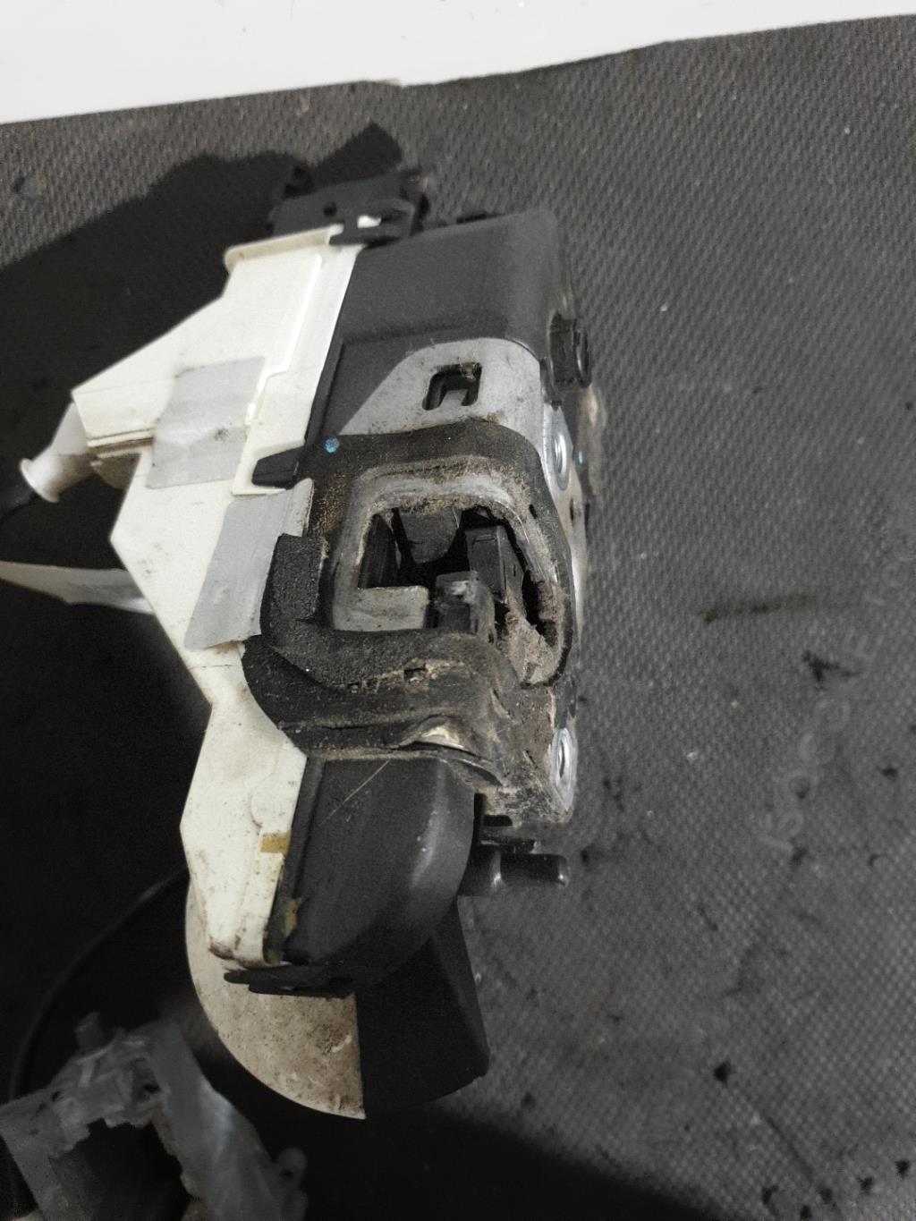 Serrure avant gauche CITROEN C5 2 Diesel - 1