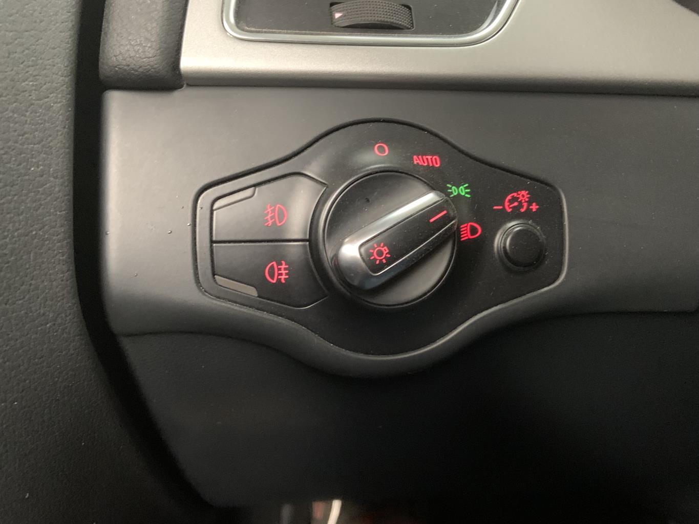 Commande de phare AUDI A4 3 AVANT PHASE 1 BREAK Diesel - 1