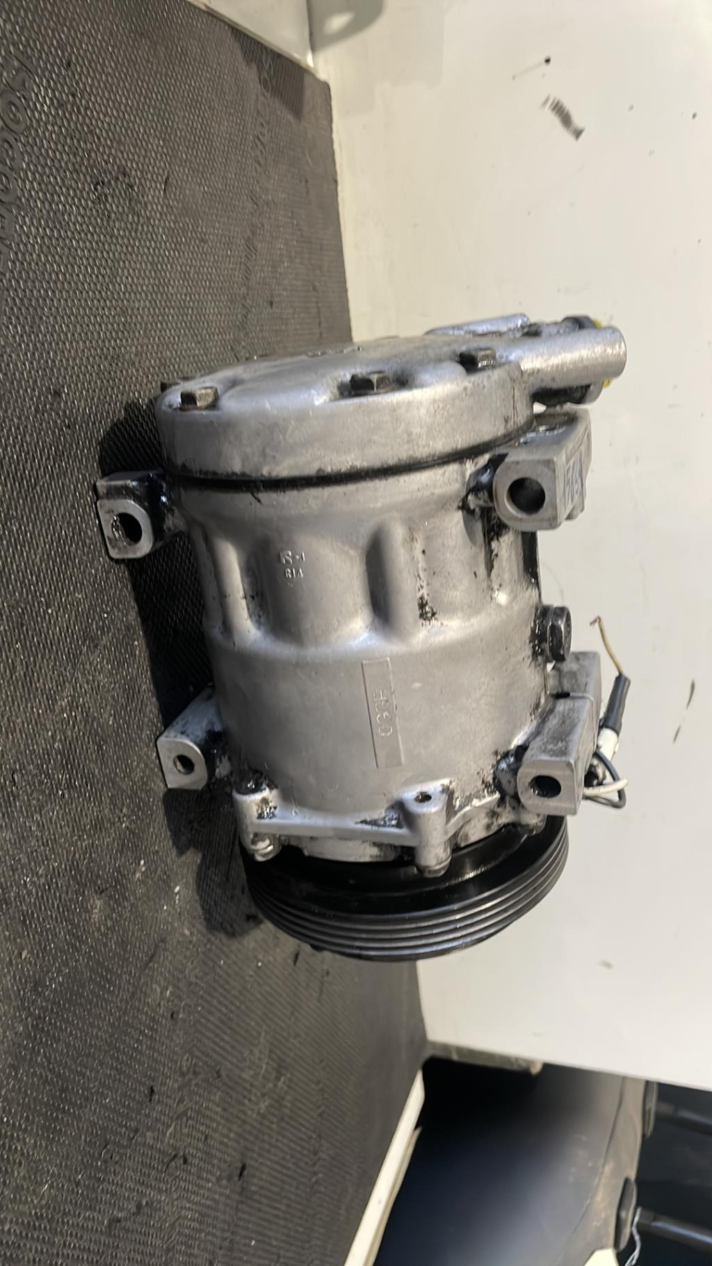Compresseur clim RENAULT CLIO 2 PHASE 1 Essence - 1