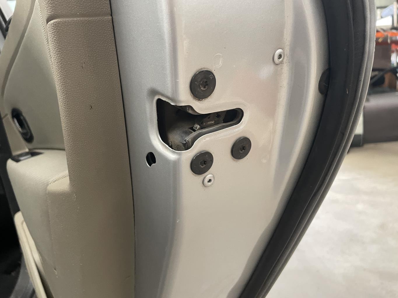 Serrure arriere droit RENAULT SCENIC 3 PHASE 1 Diesel - 1