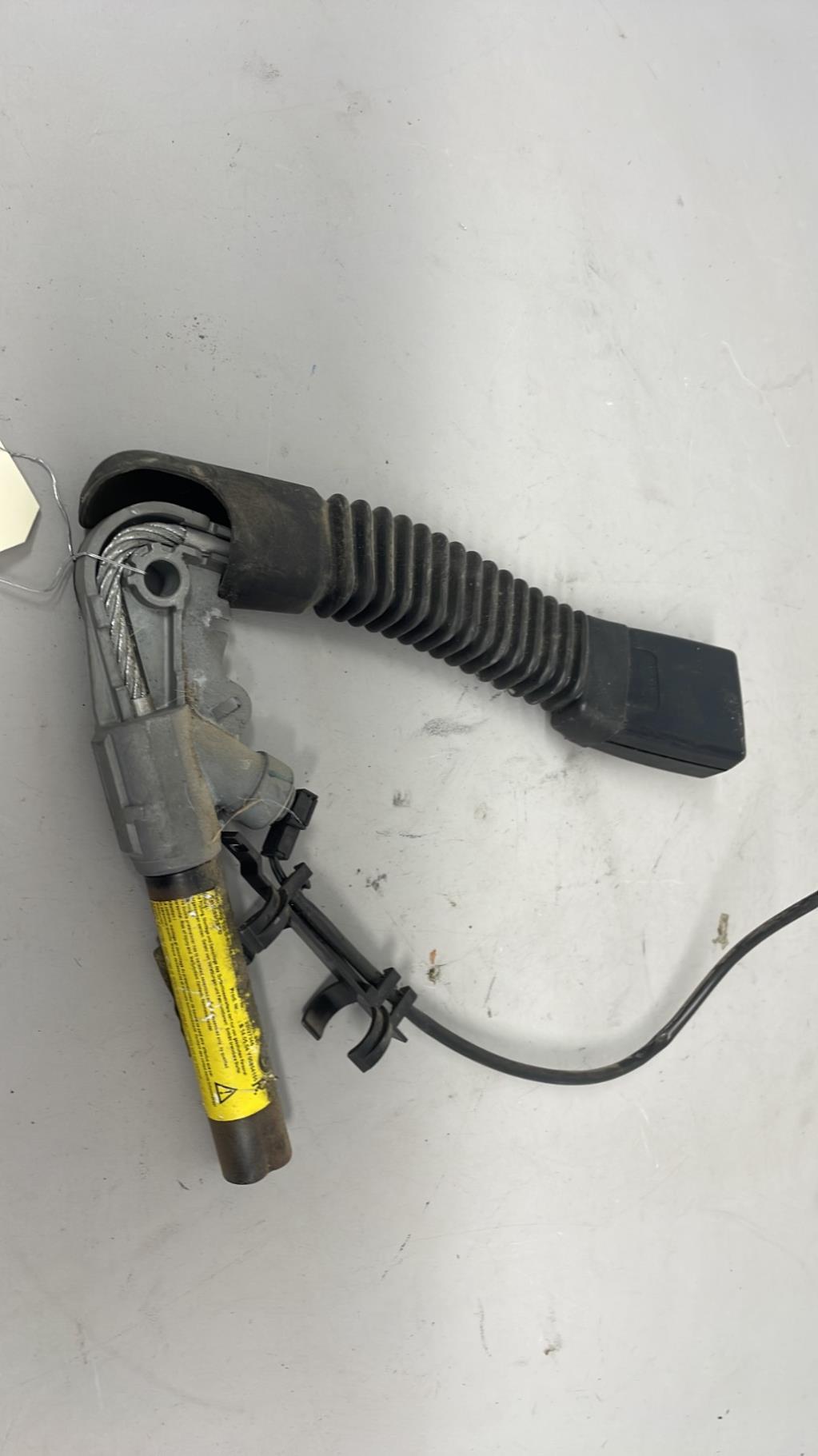 Attache ceinture avant droit BMW X3 E83 PHASE 1 Diesel - 1