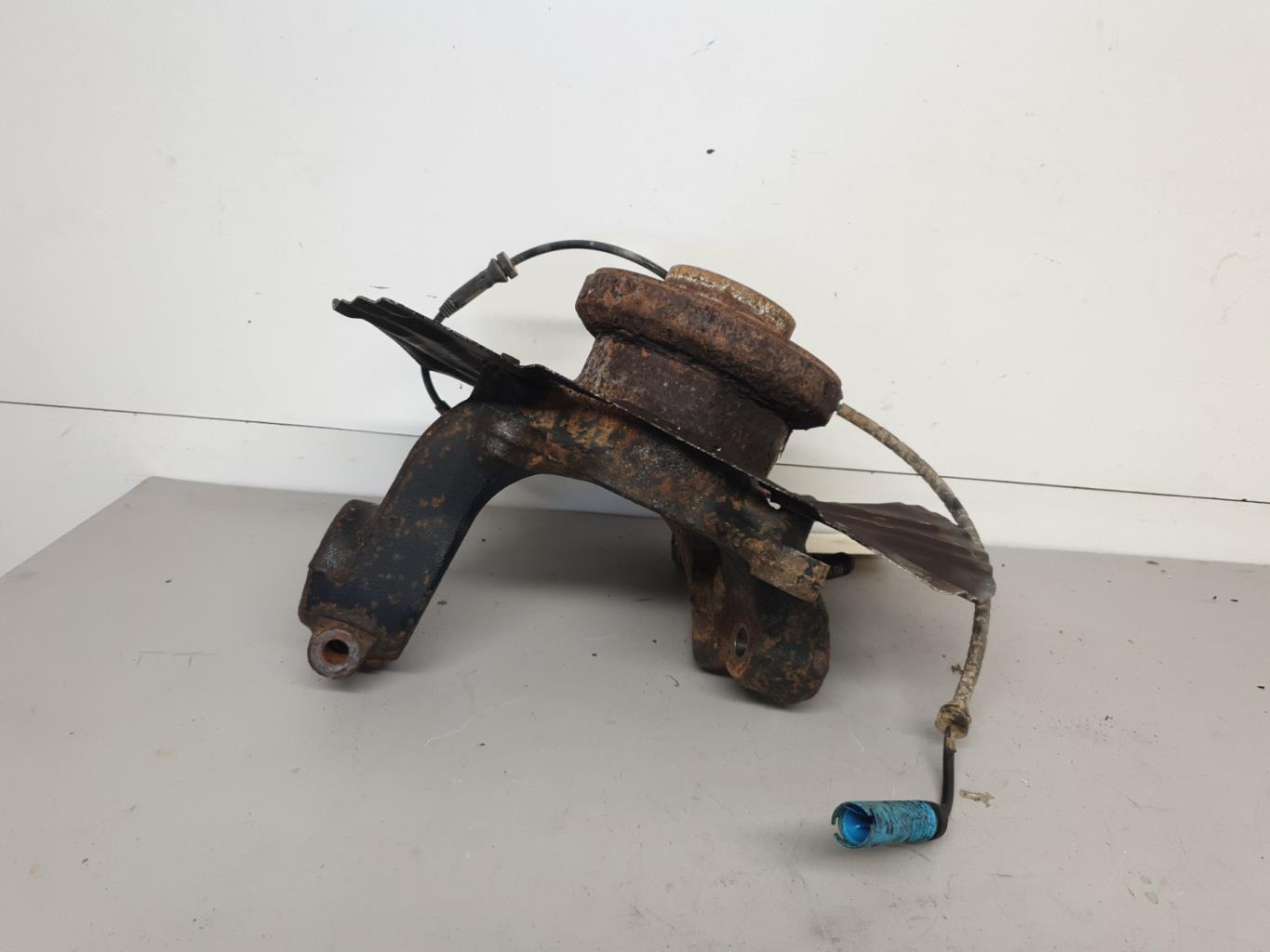 Pivot de moyeu avant droit BMW X3 E83 PHASE 1 Diesel - 1