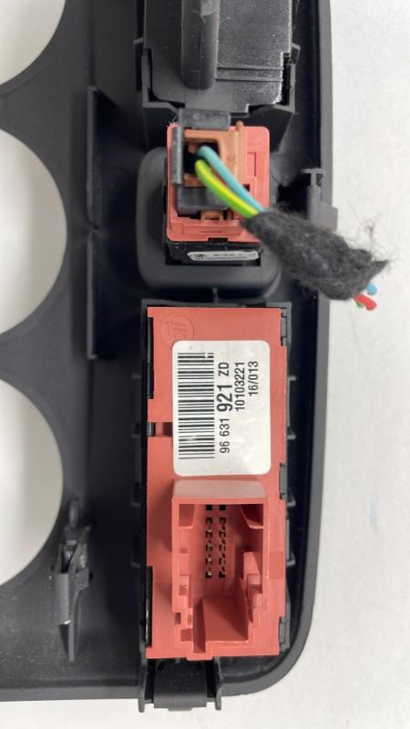 Bouton de warning CITROEN C3 PICASSO PHASE 2 Essence - 1