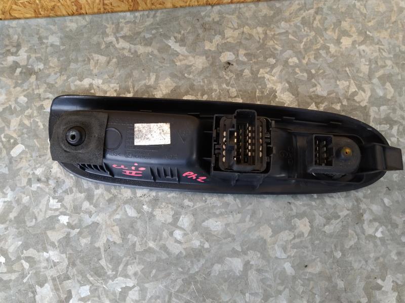 Interrupteur de leve vitre avant gauche RENAULT CLIO 2 PHASE 2 Diesel - 1