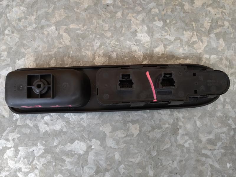 Interruttore lavacristalli anteriore sinistro PEUGEOT 307 PHASE 1 BREAK Diésel - 1
