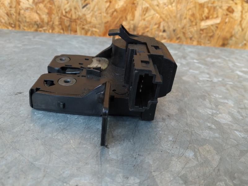 Serrure de coffre RENAULT CLIO 3 PHASE 1 Diesel - 1