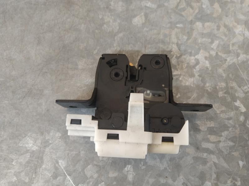 Serrure de coffre RENAULT CLIO 3 PHASE 1 Diesel - 1