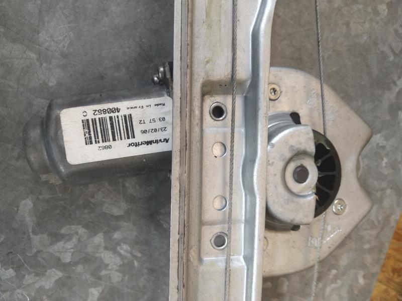 Alzacristalli elettrico posteriore sinistro RENAULT CLIO 3 PHASE 1 Diésel - 1