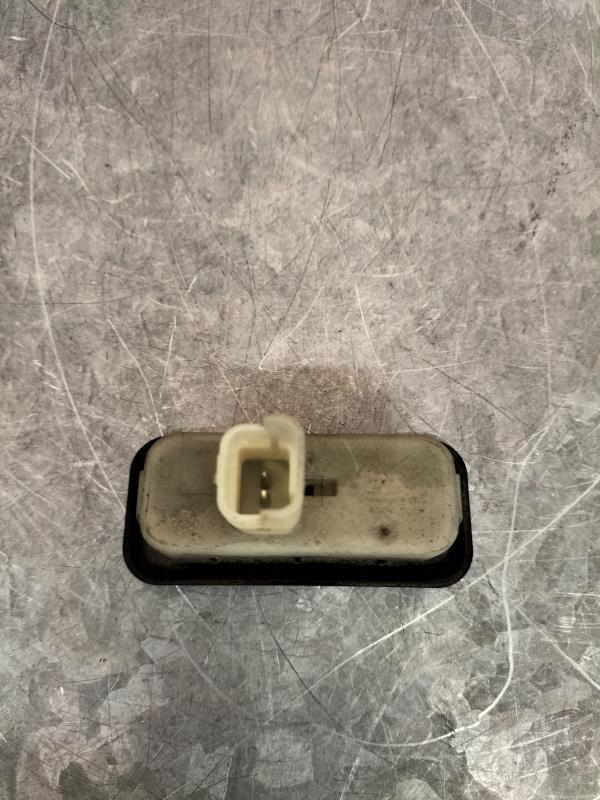 Bouton de coffre RENAULT MEGANE 3 PHASE 1 Diesel - 1