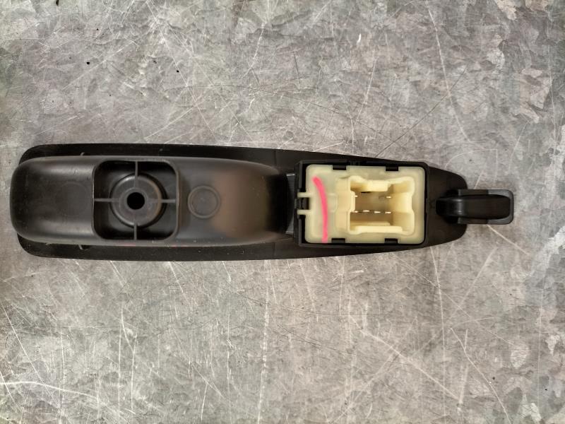 Interruttore lavacristalli posteriore destro RENAULT CLIO 4 PHASE 1 Diésel - 1