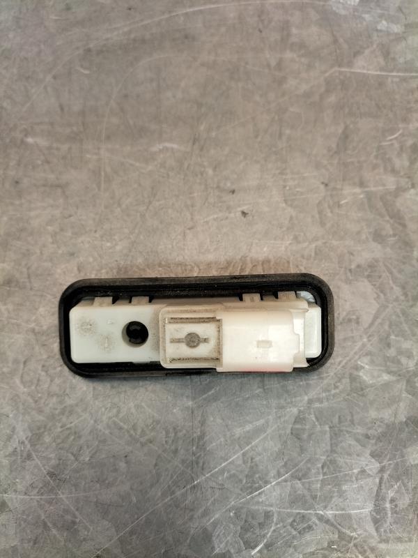 Bouton de coffre CITROEN C3 2 PHASE 2 Essence - 1
