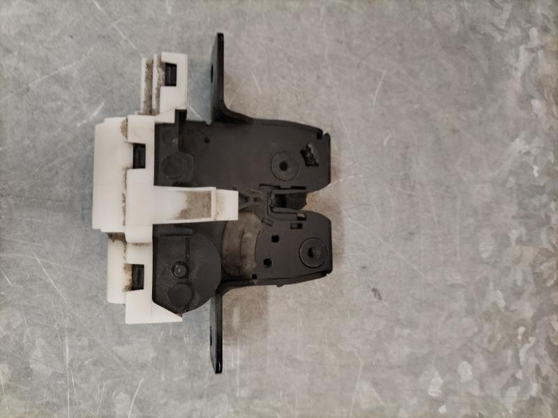 Serrure de coffre RENAULT CLIO 3 PHASE 2 Diesel - 1