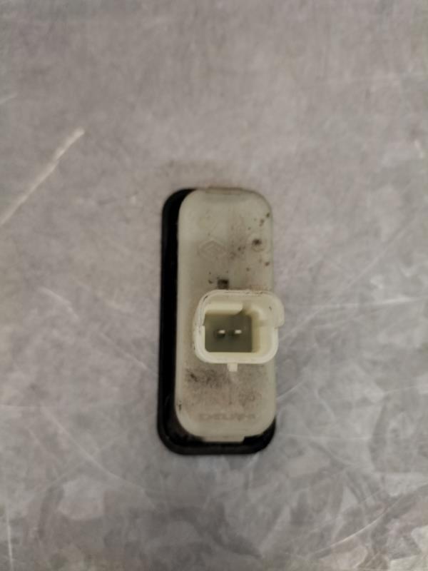 Bouton de coffre RENAULT CLIO 3 PHASE 2 Diesel - 1