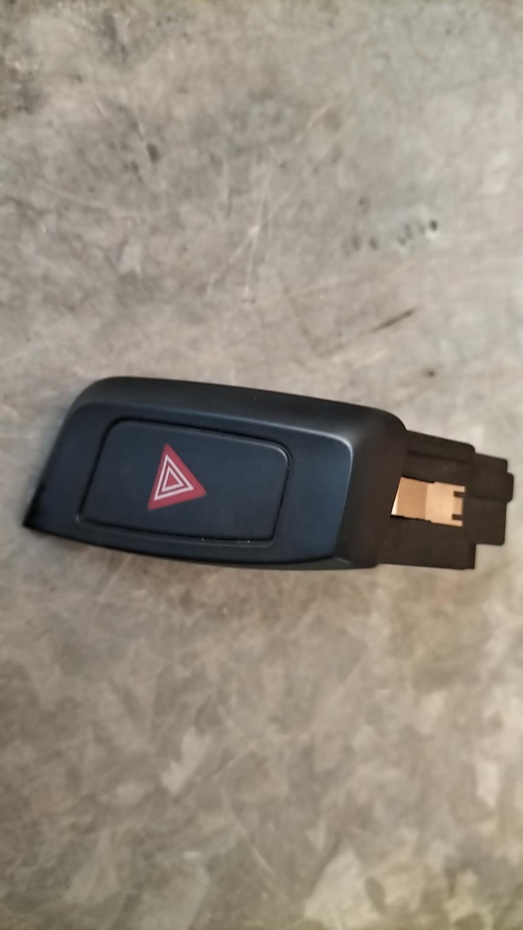 Bouton de warning AUDI A4 3 AVANT PHASE 1 BREAK Diesel - 1