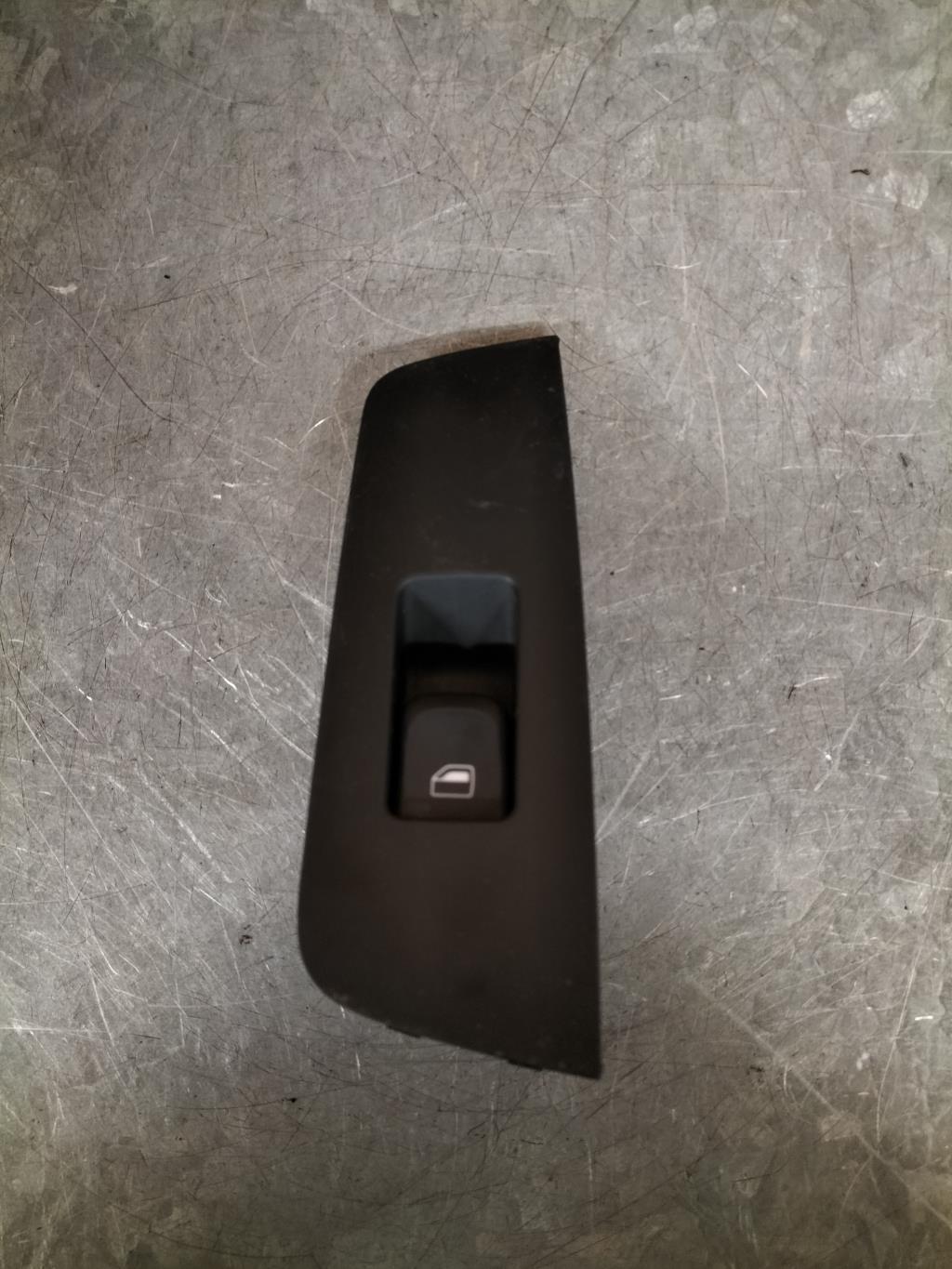 Interruttore lavacristalli posteriore destro AUDI A1 1 SPORTBACK PHASE 1 Gasolina - 1