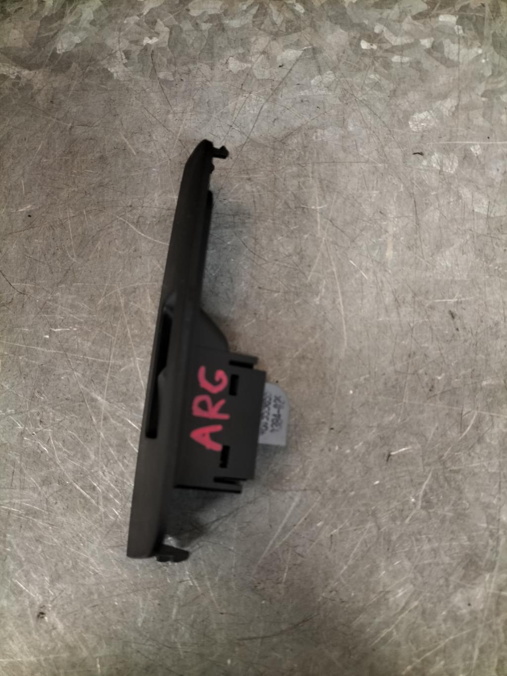 Interruttore lavacristalli posteriore sinistro AUDI A1 1 SPORTBACK PHASE 1 Gasolina - 1